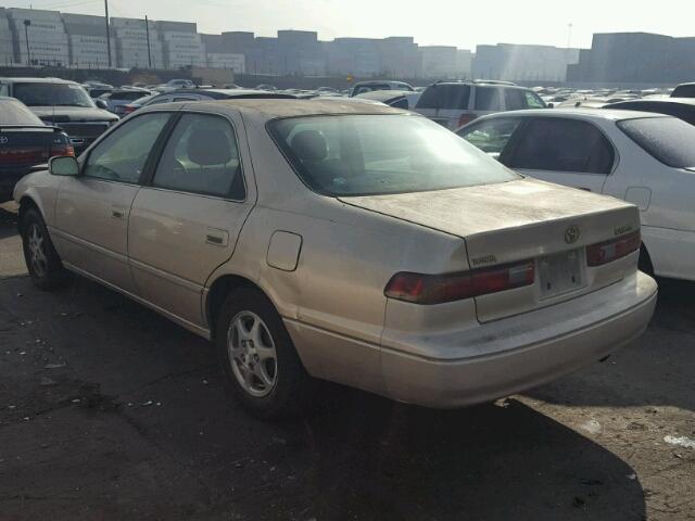 JT2BG22K8V0025260 - 1997 TOYOTA CAMRY LE GOLD photo 3