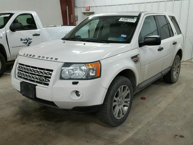 SALFP24N08H032640 - 2008 LAND ROVER LR2 SE WHITE photo 2