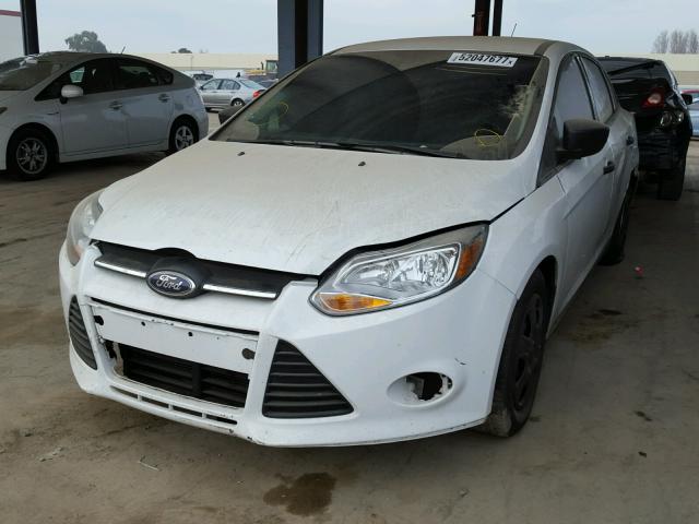 1FADP3E2XDL313978 - 2013 FORD FOCUS S WHITE photo 2