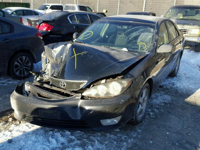 4T1BE32K75U022227 - 2005 TOYOTA CAMRY LE შავი ფოტო 2