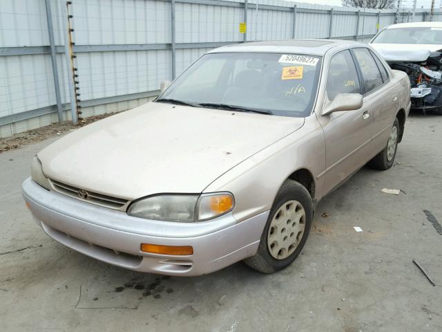 4T1SK12E3SU646027 - 1995 TOYOTA CAMRY LE GOLD photo 2