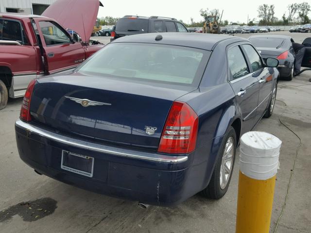 2C3AA63HX5H635644 - 2005 CHRYSLER 300C BLUE photo 4