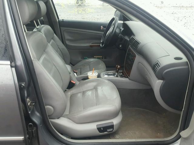 WVWYU63B25E098272 - 2005 VOLKSWAGEN PASSAT GLX SILVER photo 5