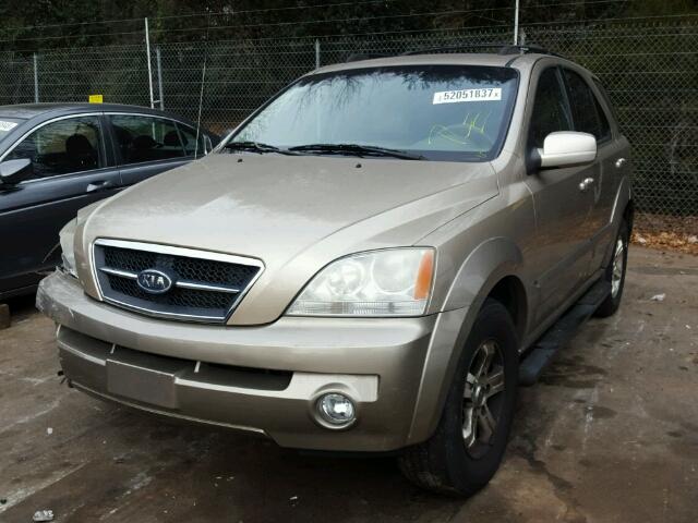 KNDJC733655426909 - 2005 KIA SORENTO EX GOLD photo 2