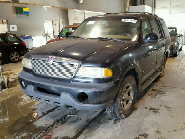 5LMPU28L4WLJ45443 - 1998 LINCOLN NAVIGATOR BLACK photo 2