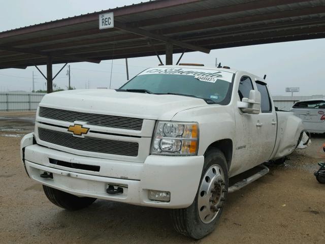 1GCJC336X7F567353 - 2007 CHEVROLET SILVERADO WHITE photo 2