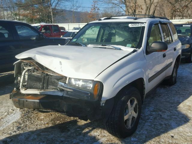 1GNDT13S852254859 - 2005 CHEVROLET TRAILBLAZE WHITE photo 2