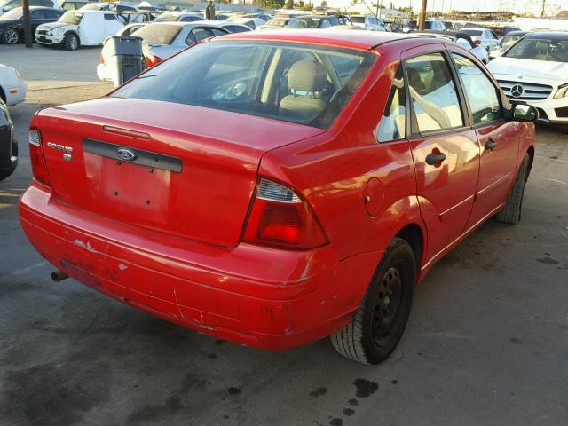 1FAFP34N07W338704 - 2007 FORD FOCUS ZX4 RED photo 4