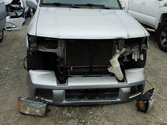 JNRDR09Y62W255400 - 2002 INFINITI QX4 SILVER photo 9