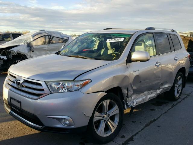 5TDDK3EH6CS123900 - 2012 TOYOTA HIGHLANDER SILVER photo 2