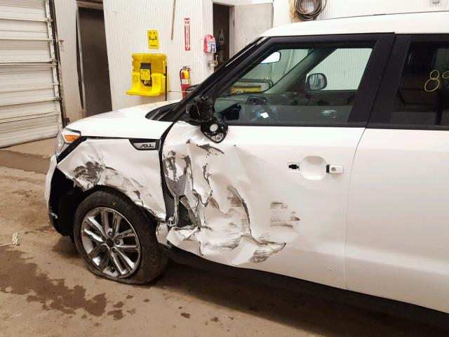 KNDJP3A54J7893102 - 2018 KIA SOUL + WHITE photo 9