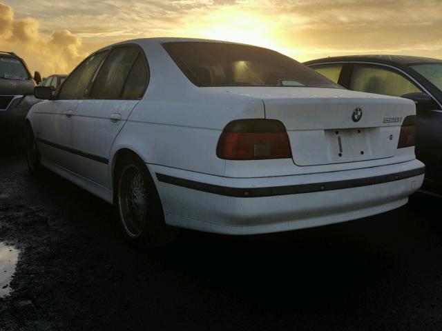 WBADM6345YGU26970 - 2000 BMW 528 I AUTO WHITE photo 3