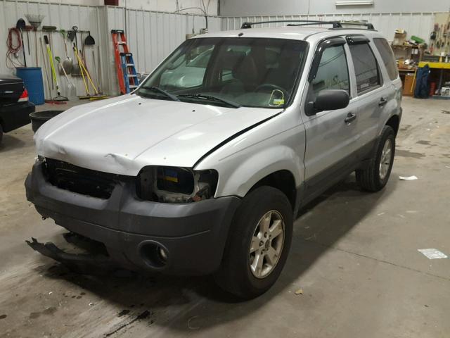 1FMYU93156KC49712 - 2006 FORD ESCAPE XLT SILVER photo 2