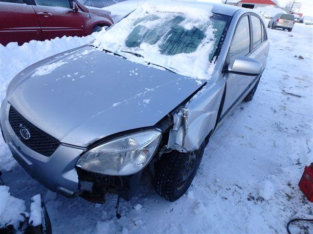 KNADE163166176228 - 2006 KIA RIO 5 GRAY photo 2