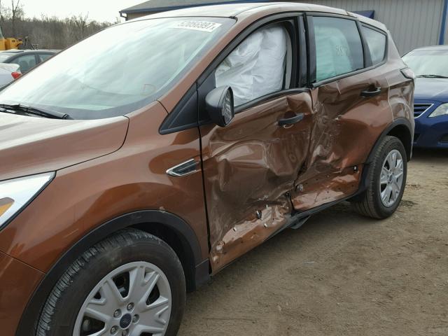 1FMCU0F77HUC63253 - 2017 FORD ESCAPE S BROWN photo 9