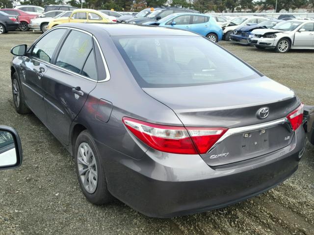 4T1BF1FKXHU294271 - 2017 TOYOTA CAMRY LE GRAY photo 3
