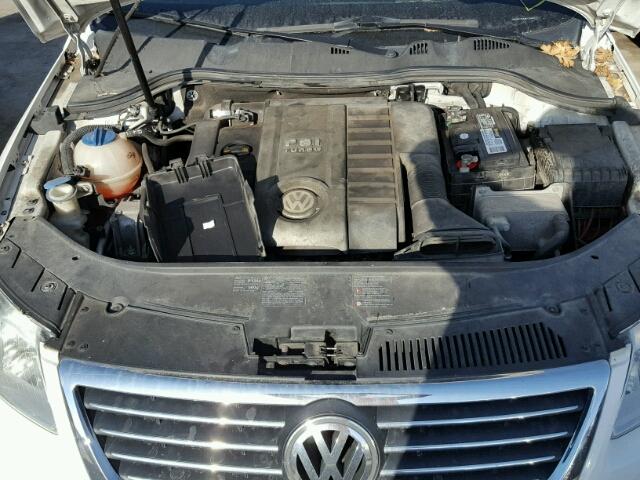 WVWAK73C68E139402 - 2008 VOLKSWAGEN PASSAT KOM WHITE photo 7