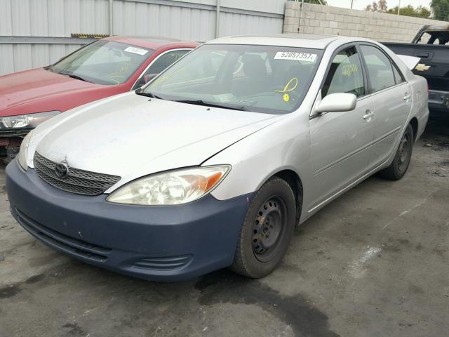 JTDBE32K430173146 - 2003 TOYOTA CAMRY LE SILVER photo 2