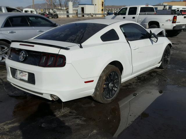 1ZVBP8AM6E5274833 - 2014 FORD MUSTANG WHITE photo 4