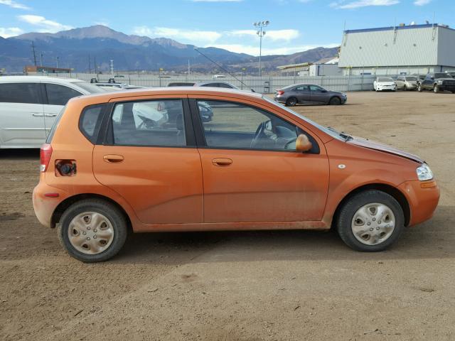 KL1TD62605B503214 - 2005 CHEVROLET AVEO BASE ORANGE photo 9