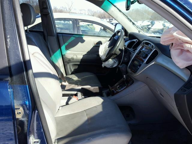 JTEEP21A440060398 - 2004 TOYOTA HIGHLANDER BLUE photo 5