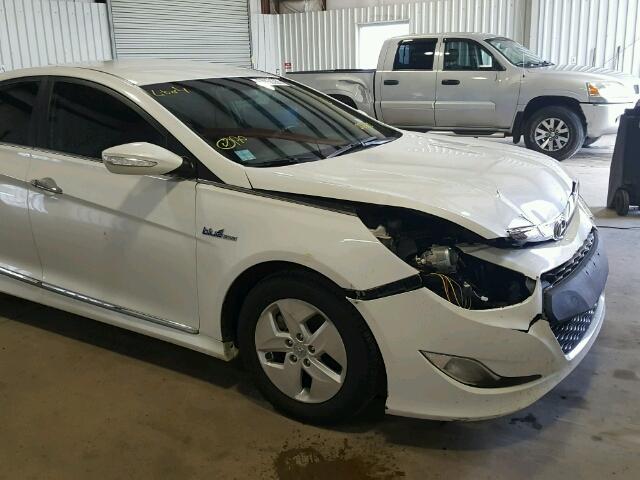 KMHEC4A46BA002270 - 2011 HYUNDAI SONATA HYB WHITE photo 9