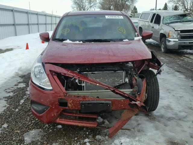 3N1CN7APXJL801335 - 2018 NISSAN VERSA S RED photo 9