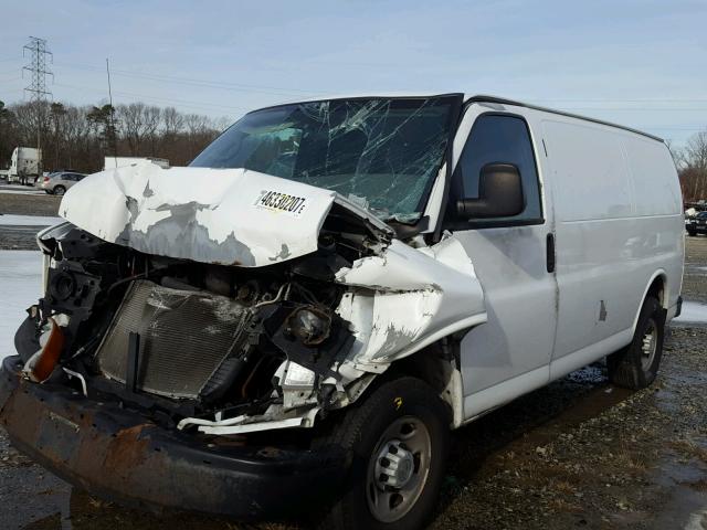 1GCGG25C881101317 - 2008 CHEVROLET EXPRESS G2 WHITE photo 2