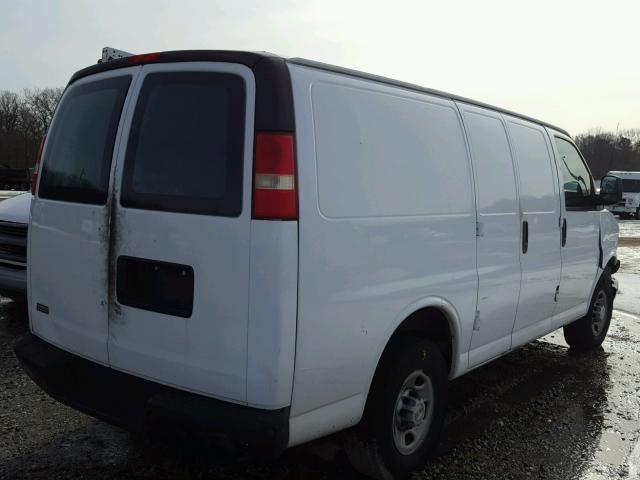 1GCGG25C881101317 - 2008 CHEVROLET EXPRESS G2 WHITE photo 4