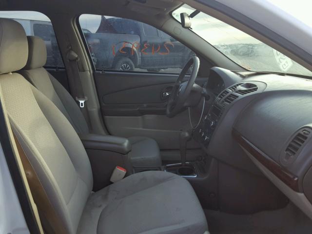 1G1ZS58N18F108742 - 2008 CHEVROLET MALIBU LS WHITE photo 5