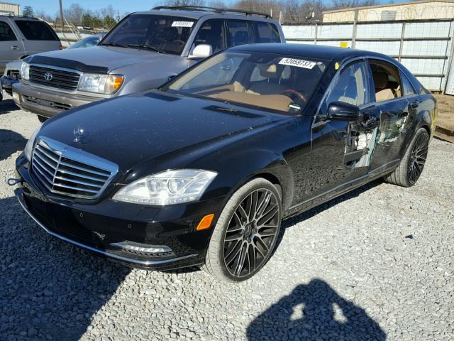 WDDNG7BB2BA415879 - 2011 MERCEDES-BENZ S 550 BLACK photo 2