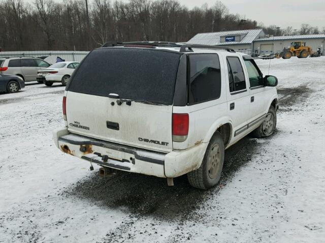 1GNDT13W2Y2313833 - 2000 CHEVROLET BLAZER WHITE photo 4