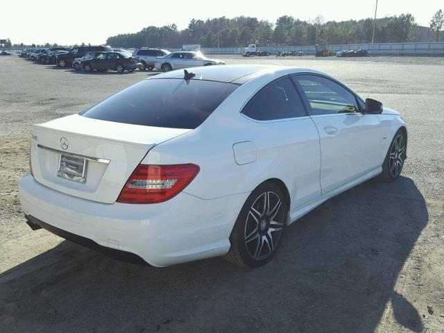 WDDGJ4HB9DG069393 - 2013 MERCEDES-BENZ CLA 250 WHITE photo 4