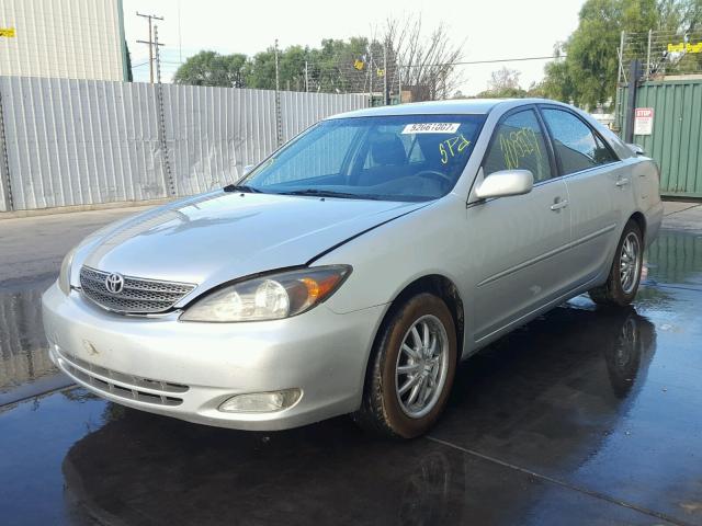 JTDBE32KX20046531 - 2002 TOYOTA CAMRY LE SILVER photo 2