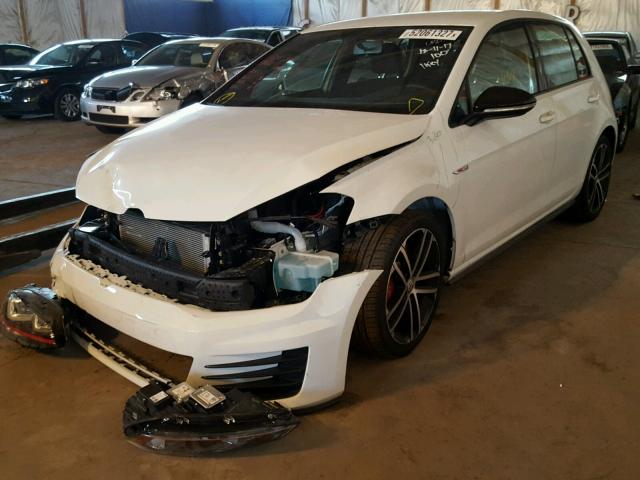 3VW547AU7HM075725 - 2017 VOLKSWAGEN GTI SPORT WHITE photo 2