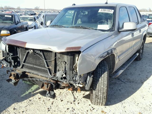 3GNEK12Z15G145916 - 2005 CHEVROLET AVALANCHE SILVER photo 2