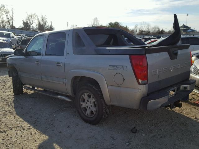 3GNEK12Z15G145916 - 2005 CHEVROLET AVALANCHE SILVER photo 3