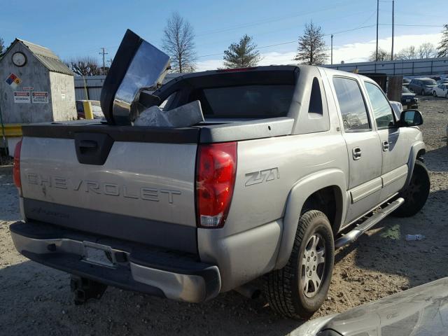 3GNEK12Z15G145916 - 2005 CHEVROLET AVALANCHE SILVER photo 4