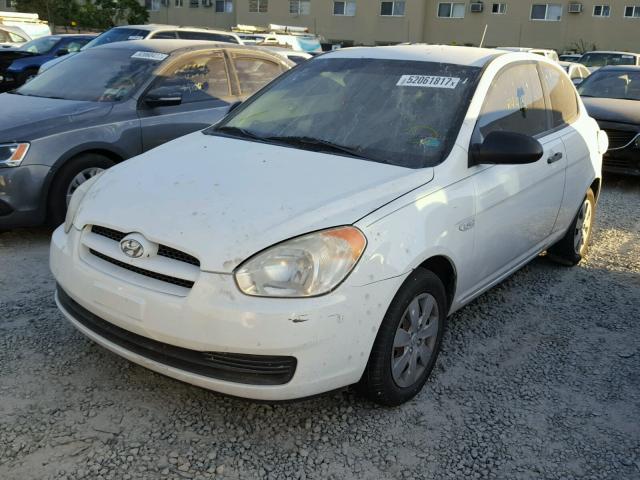 KMHCM36C88U080166 - 2008 HYUNDAI ACCENT GS WHITE photo 2