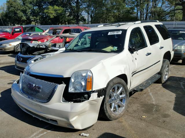 1GKUCEEF5AR286965 - 2010 GMC YUKON DENA WHITE photo 2