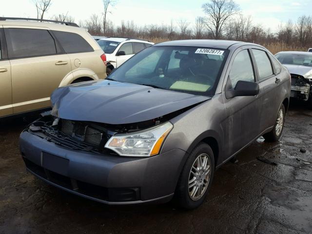 1FAHP3FN0AW278596 - 2010 FORD FOCUS SE GRAY photo 2