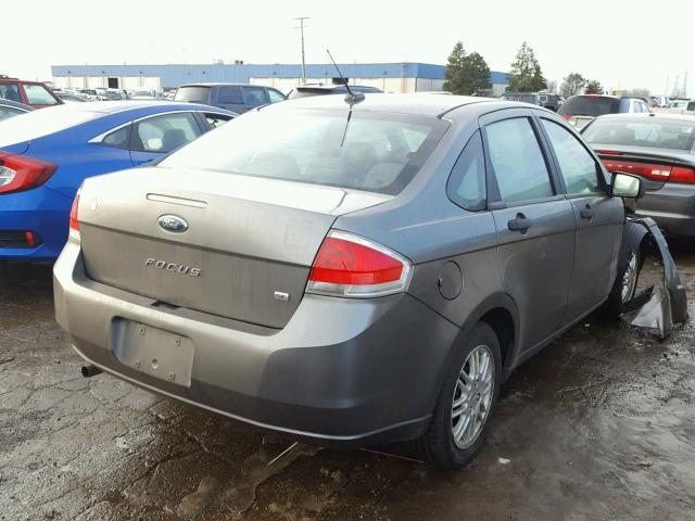 1FAHP3FN0AW278596 - 2010 FORD FOCUS SE GRAY photo 4