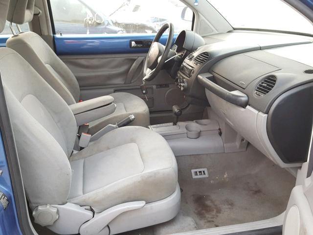 3VWCC21C2YM429896 - 2000 VOLKSWAGEN NEW BEETLE 蓝色 照片 5