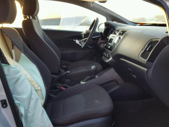 KNADM4A39H6085724 - 2017 KIA RIO LX Արծաթագույն լուսանկար 5