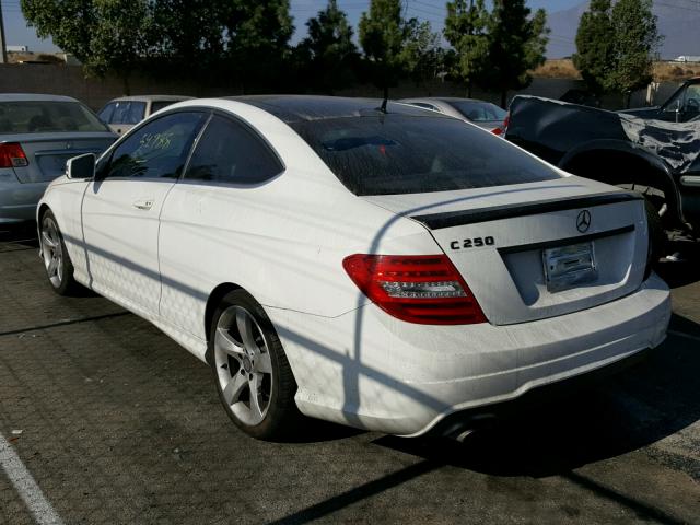 WDDGJ4HB9DG058698 - 2013 MERCEDES-BENZ C250 WHITE photo 3