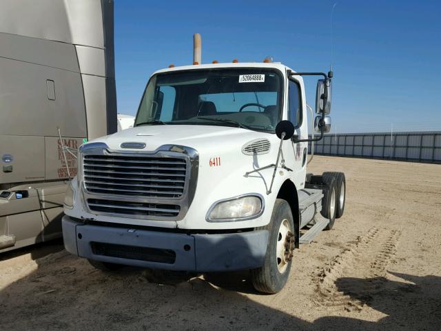 1FUJC5CV4ADAT6411 - 2010 FREIGHTLINER M2 112 MED WHITE photo 2