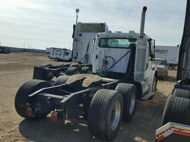 1FUJC5CV4ADAT6411 - 2010 FREIGHTLINER M2 112 MED WHITE photo 4