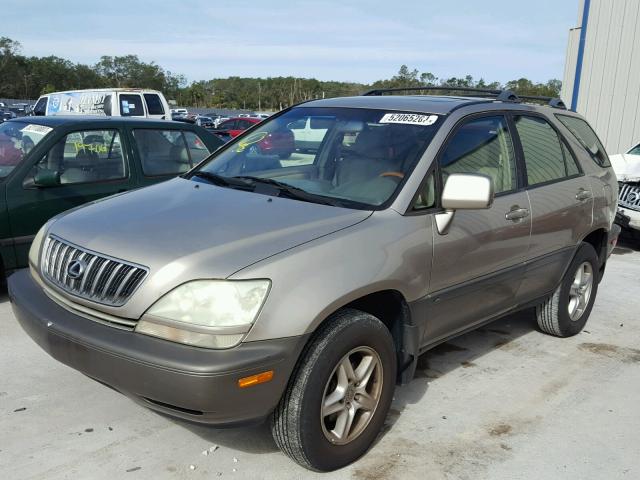 JTJGF10U520139966 - 2002 LEXUS RX 300 TAN photo 2