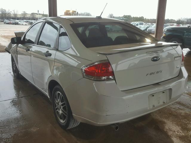 1FAHP3FN0BW196224 - 2011 FORD FOCUS SE WHITE photo 3