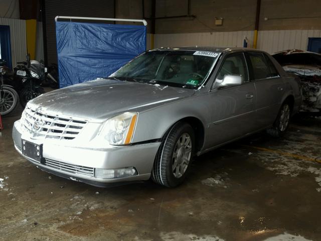 1G6KD57Y28U131783 - 2008 CADILLAC DTS SILVER photo 2